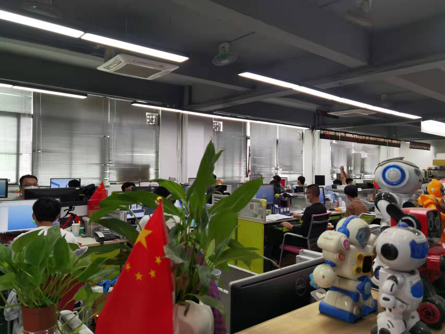 市委书记带队实地考察骏意玩具设计公司